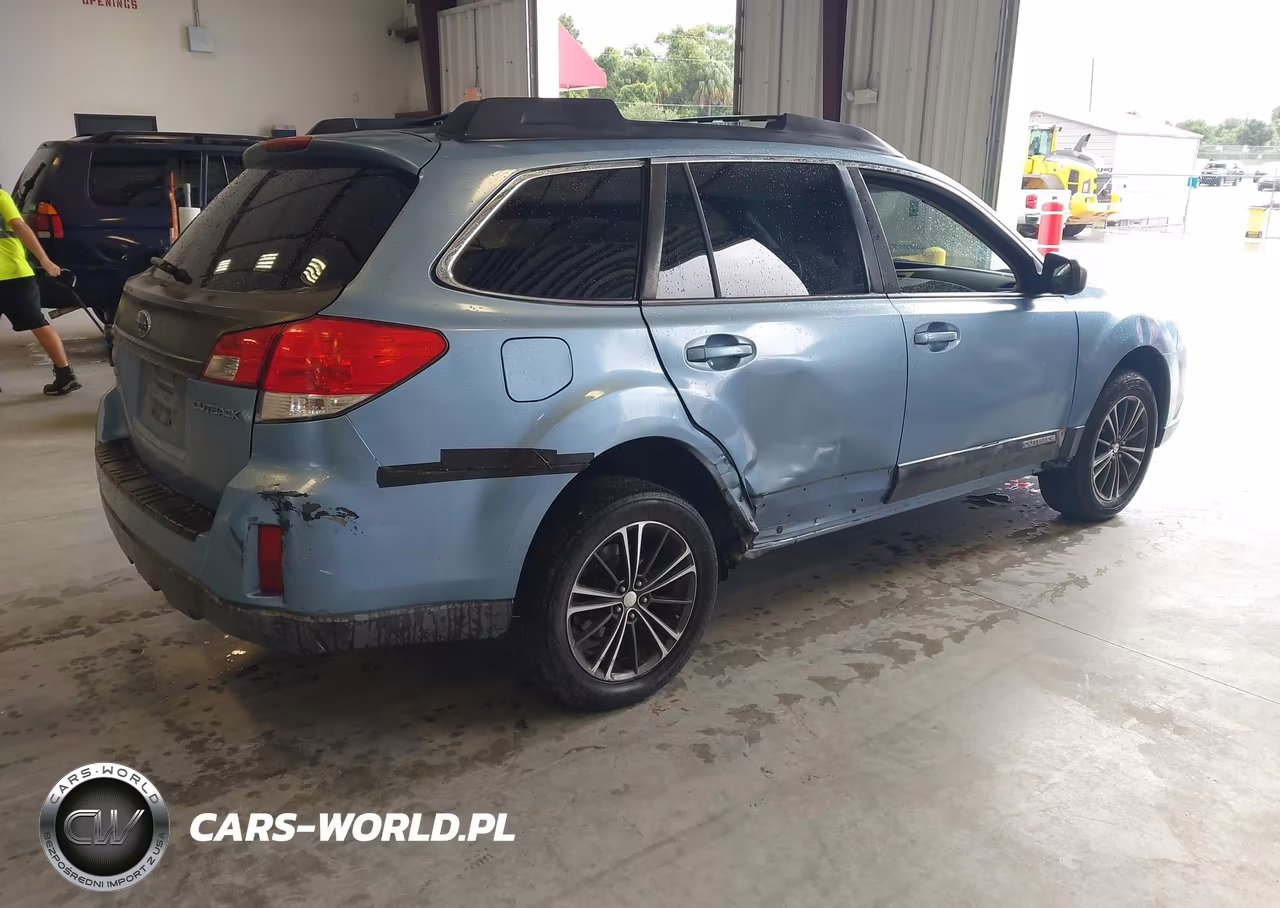 2011 Subaru Outback 2.5I Premium VIN:4S4BRCCC7B3330740 - 4