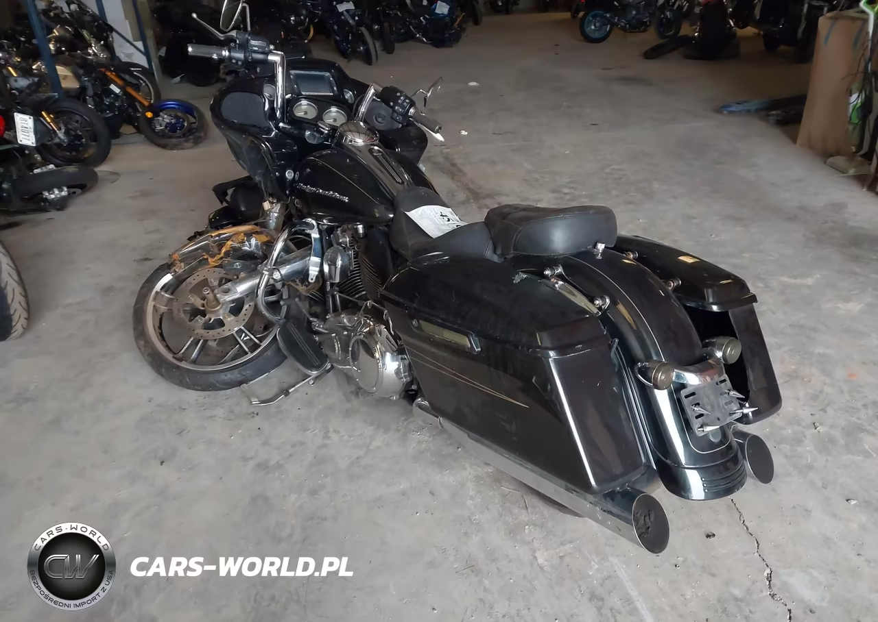 2016 Harley-Davidson Fltrxs Road Glide Special VIN:1HD1KTM10GB612375 - 3