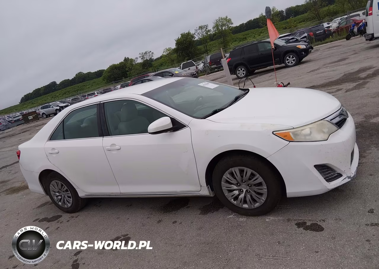 2014 Toyota Camry Le VIN:4T4BF1FKXER364319 - 13