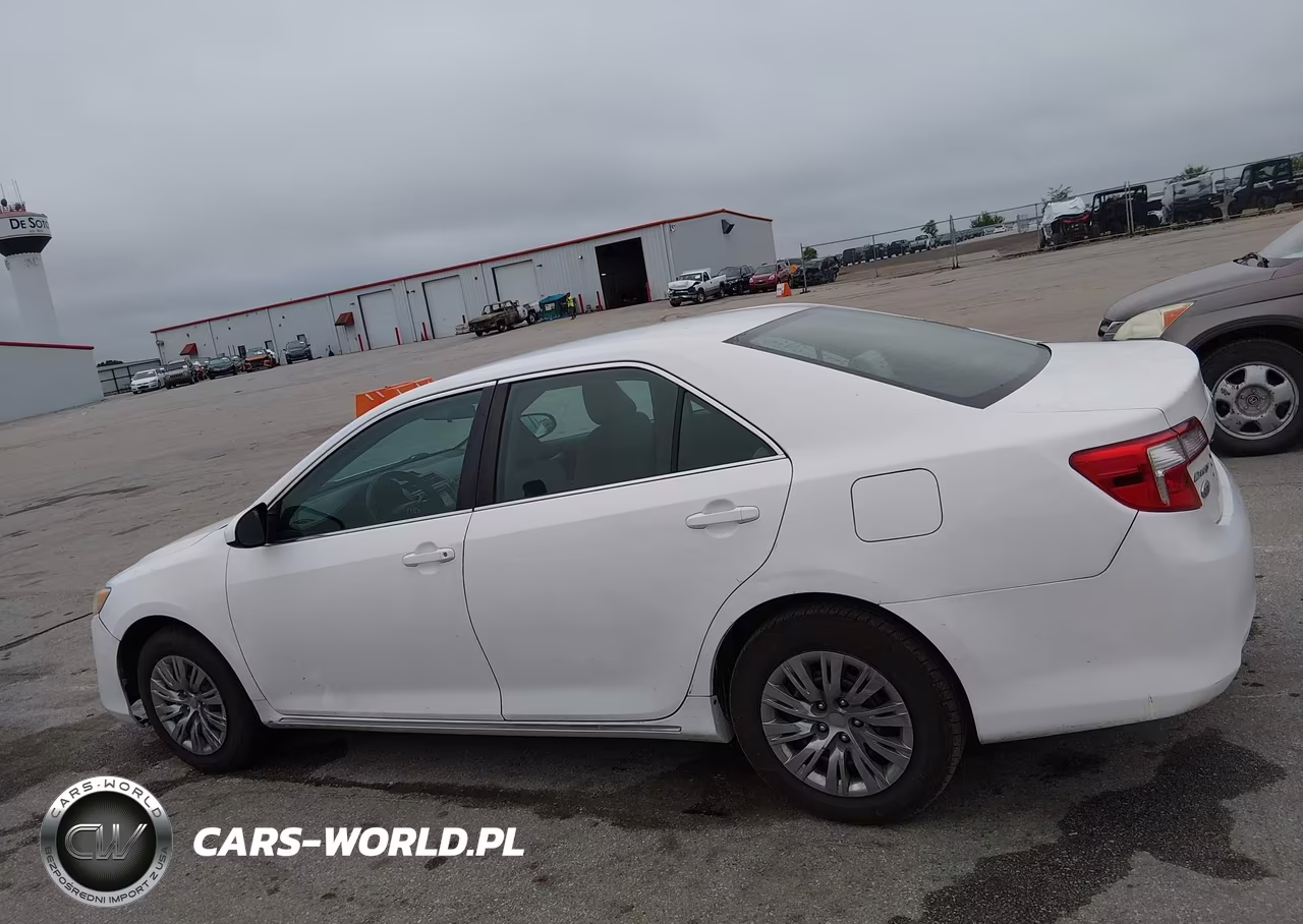 2014 Toyota Camry Le VIN:4T4BF1FKXER364319 - 14