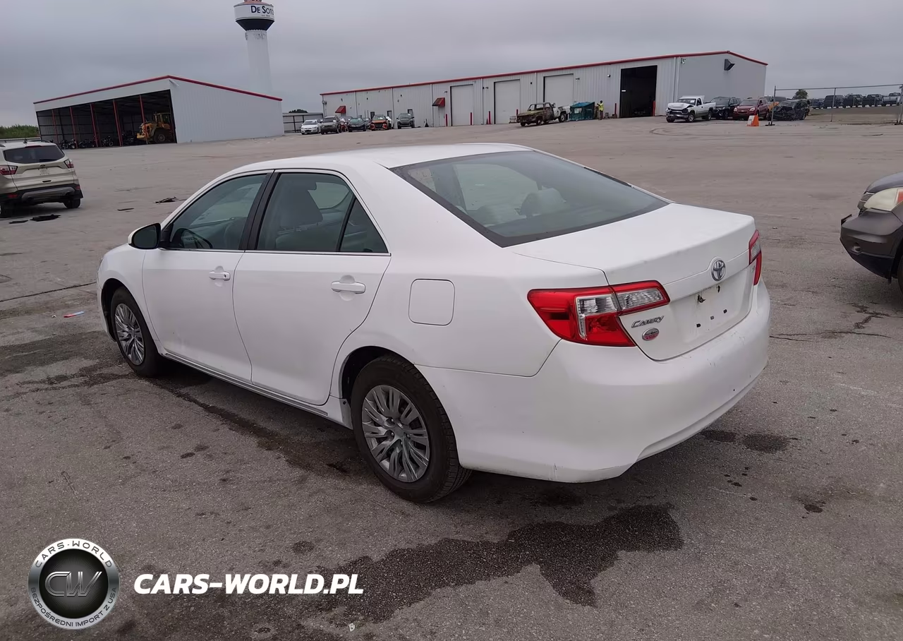2014 Toyota Camry Le VIN:4T4BF1FKXER364319 - 3