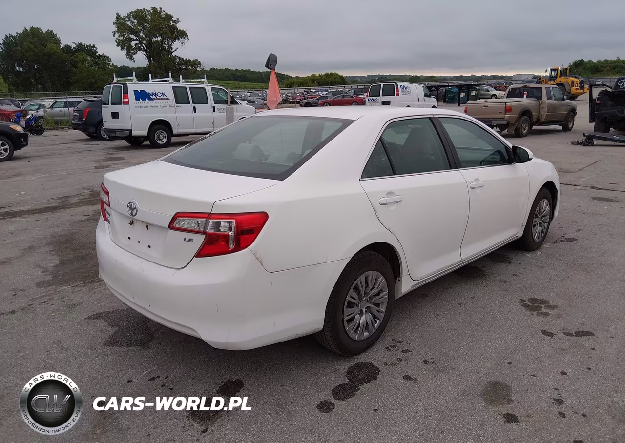 2014 Toyota Camry Le VIN:4T4BF1FKXER364319 - 4