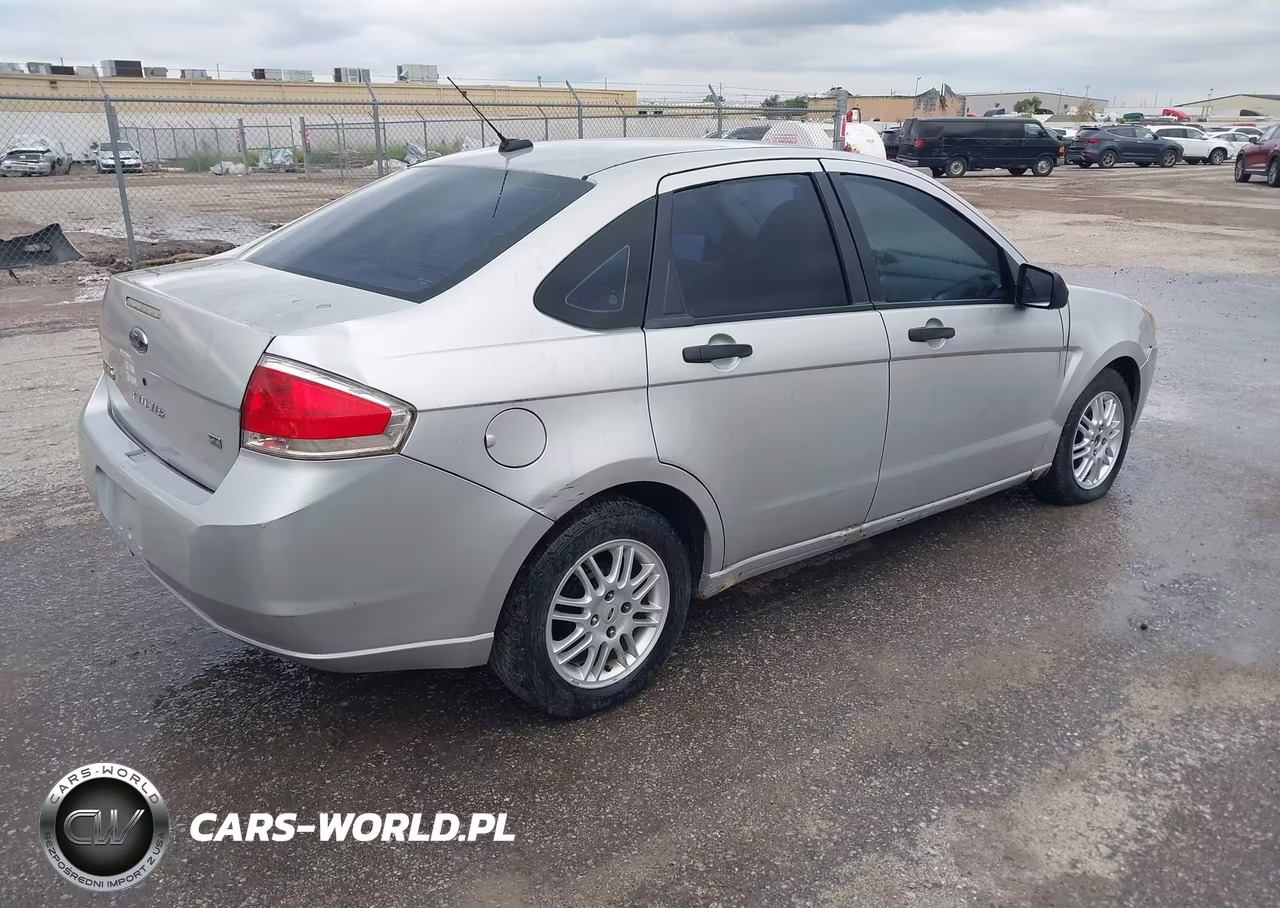 2009 Ford Focus Se VIN:1FAHP35N39W133792 - 4
