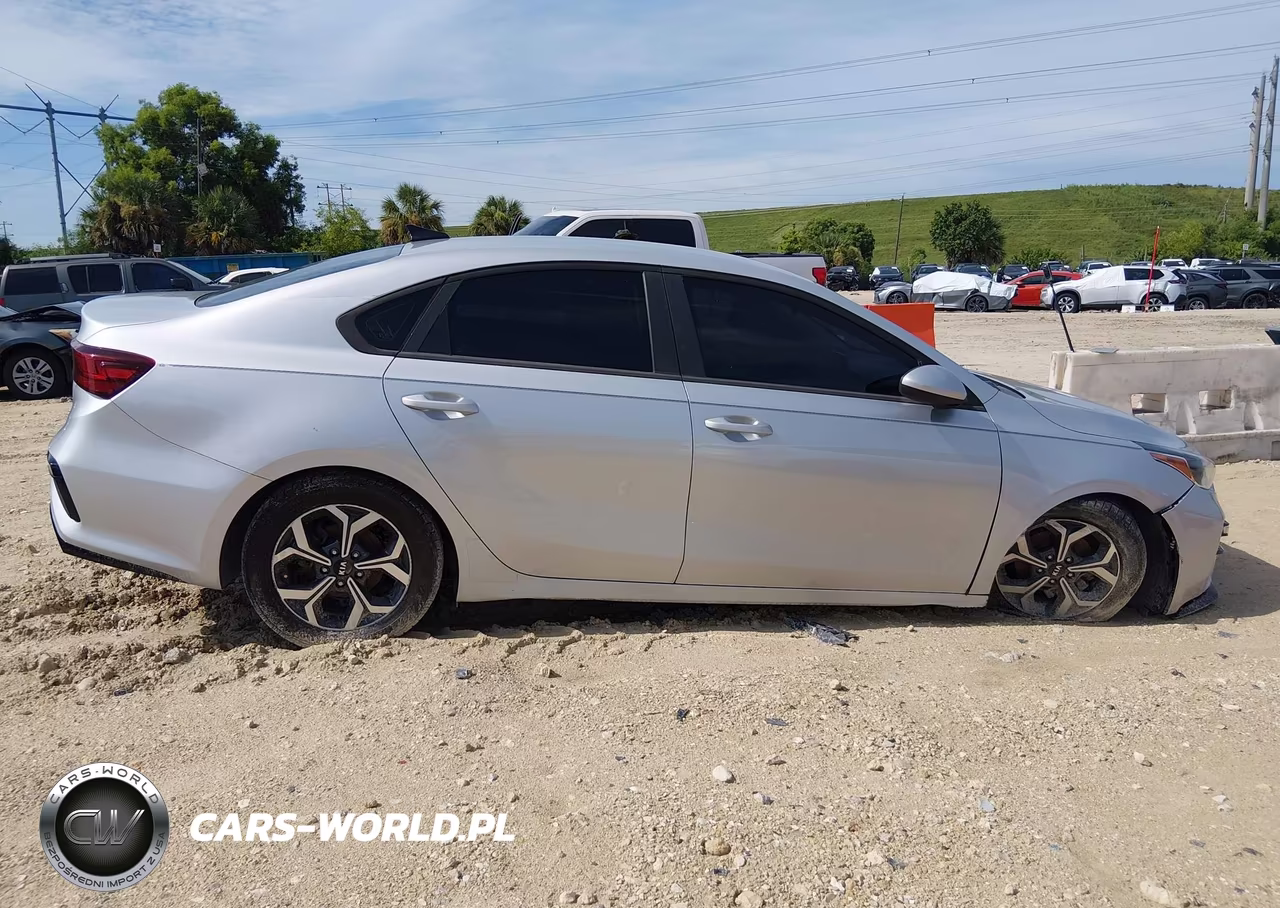 2019 Kia Forte Lxs VIN:3KPF24AD4KE058782 - 13
