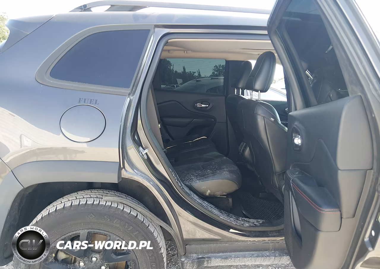 2015 Jeep Cherokee Trailhawk VIN:1C4PJMBS7FW653660 - 8