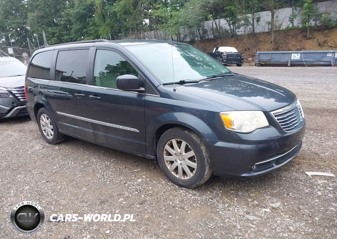 2013 Chrysler Town & Country Touring – zdjęcie 1 z 11