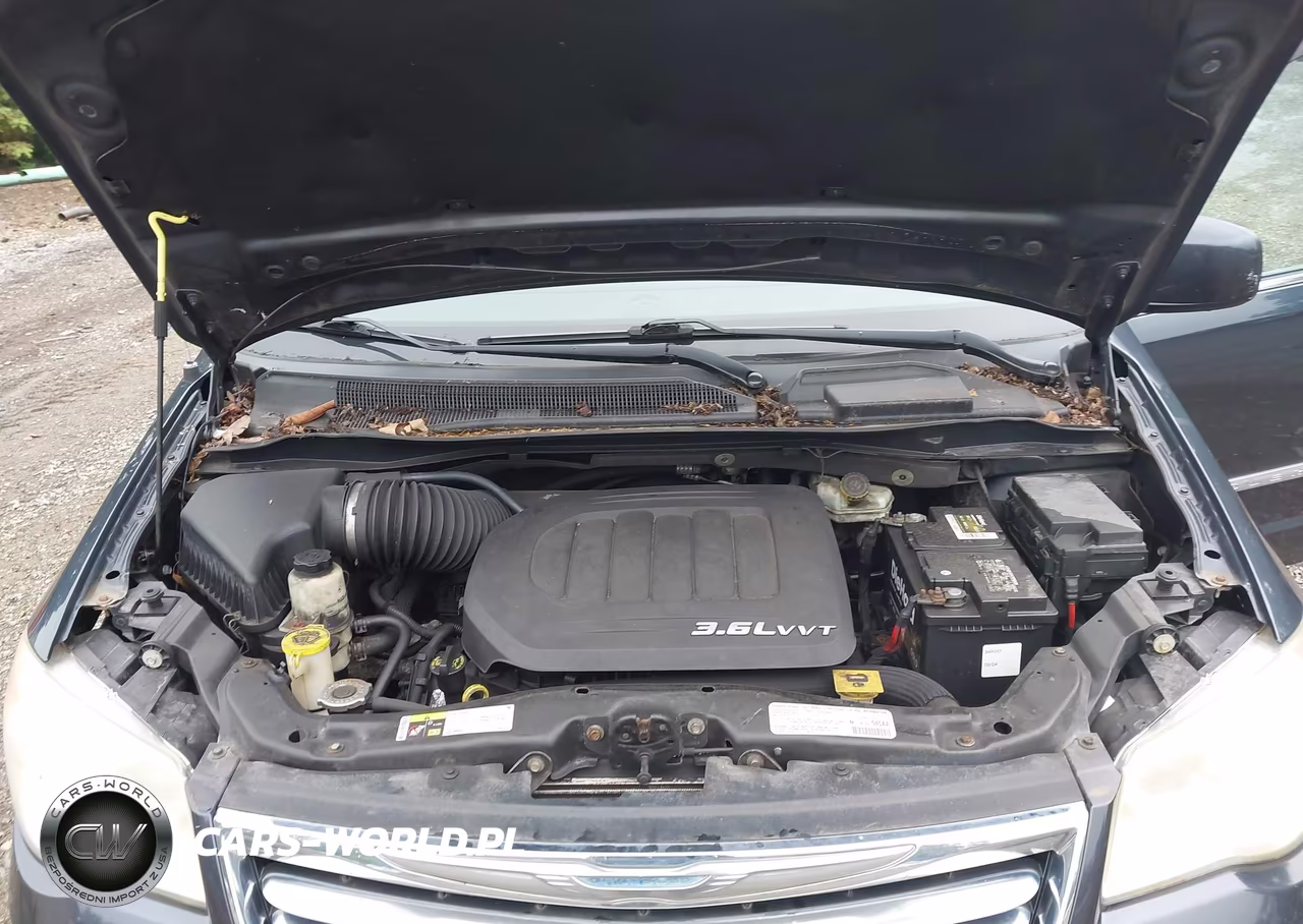2013 Chrysler Town & Country Touring VIN:2C4RC1BG8DR793414 - 10