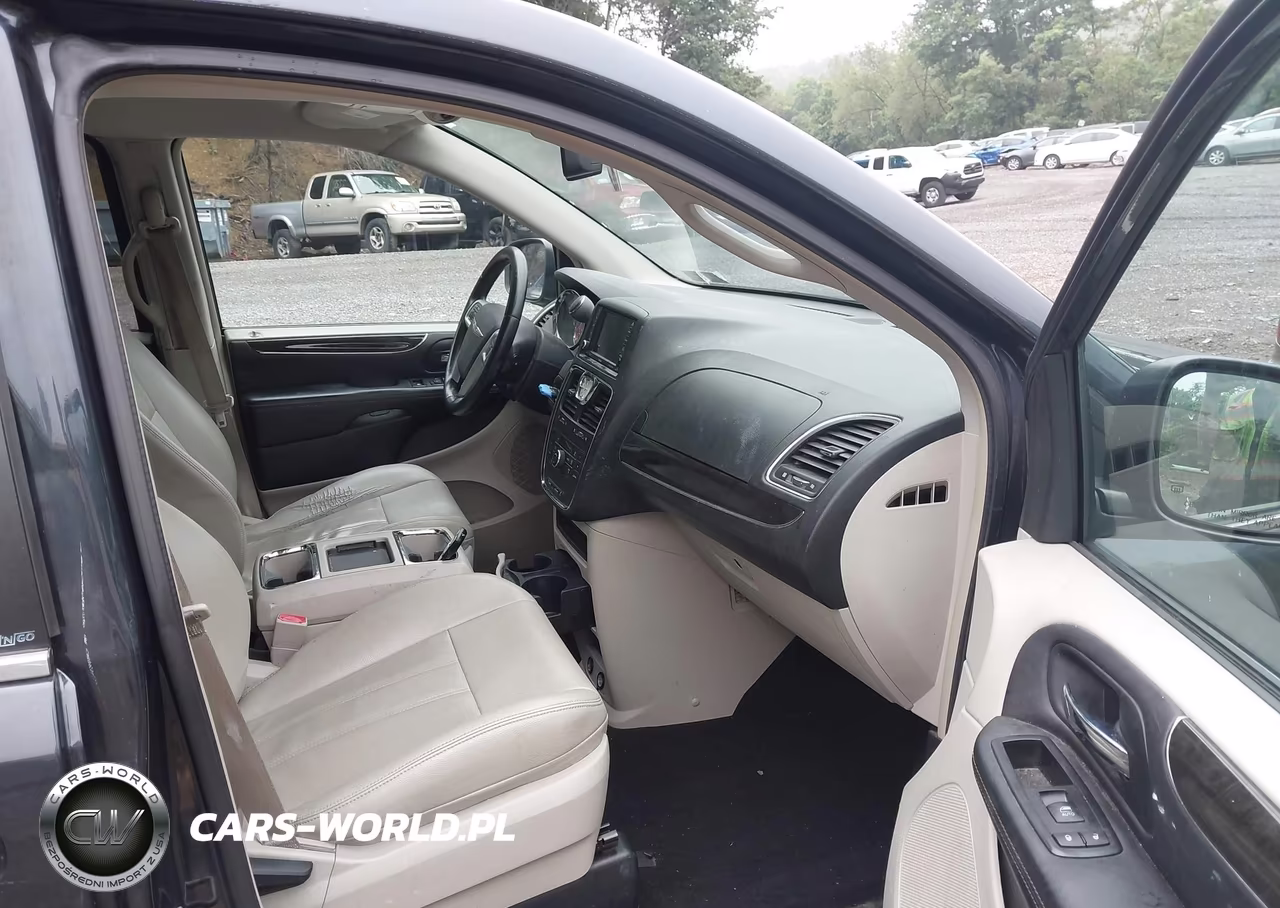 2013 Chrysler Town & Country Touring VIN:2C4RC1BG8DR793414 - 5
