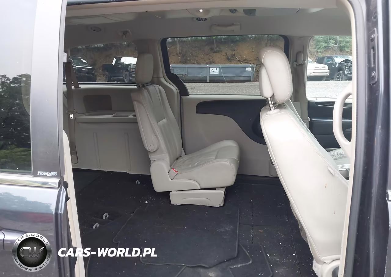2013 Chrysler Town & Country Touring VIN:2C4RC1BG8DR793414 - 8