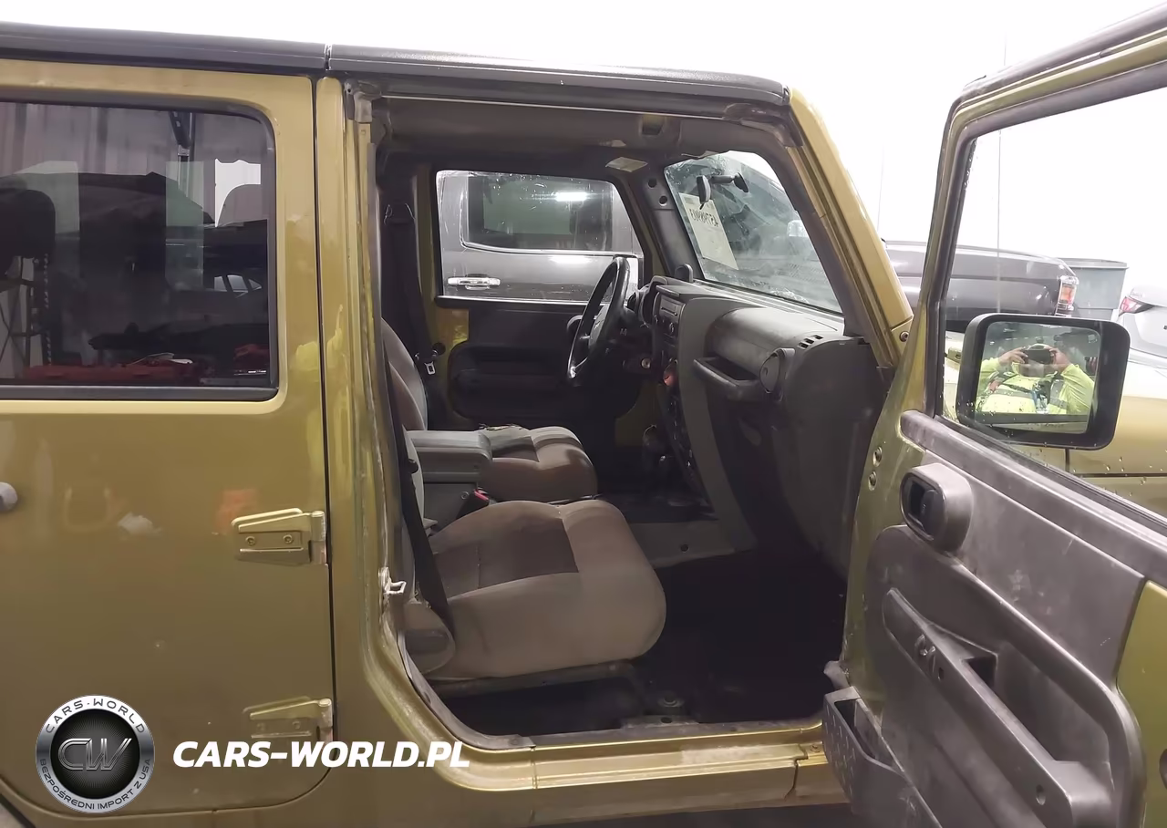 2010 Jeep Wrangler Unlimited Sport VIN:1J4BA3H16AL204204 - 5