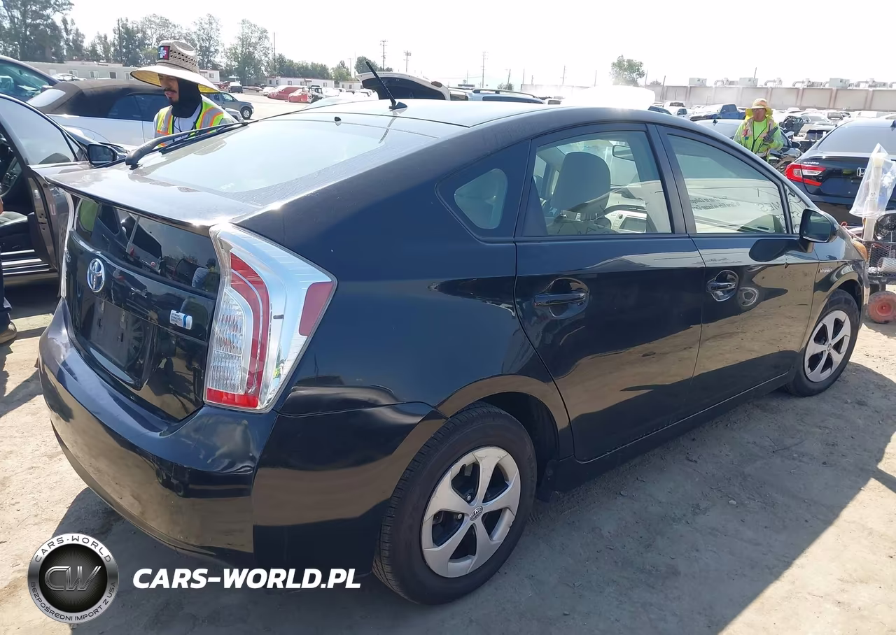 2015 Toyota Prius Two VIN:JTDKN3DU6F0420010 - 4