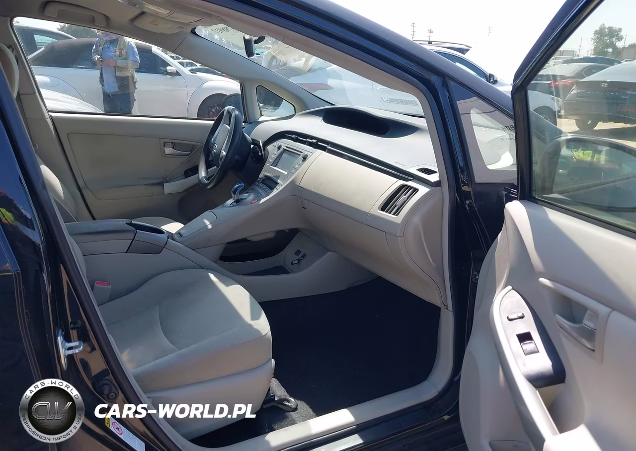 2015 Toyota Prius Two VIN:JTDKN3DU6F0420010 - 5