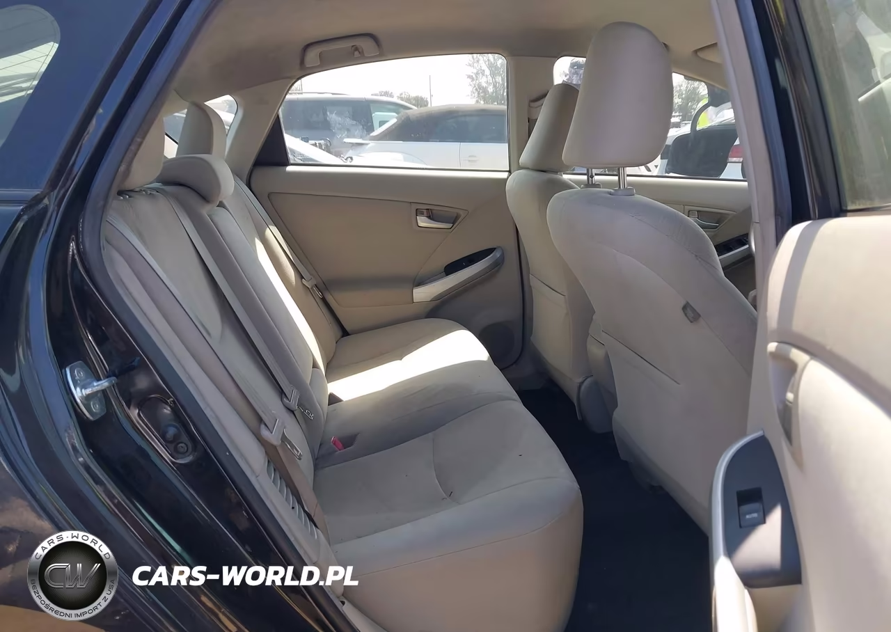 2015 Toyota Prius Two VIN:JTDKN3DU6F0420010 - 8