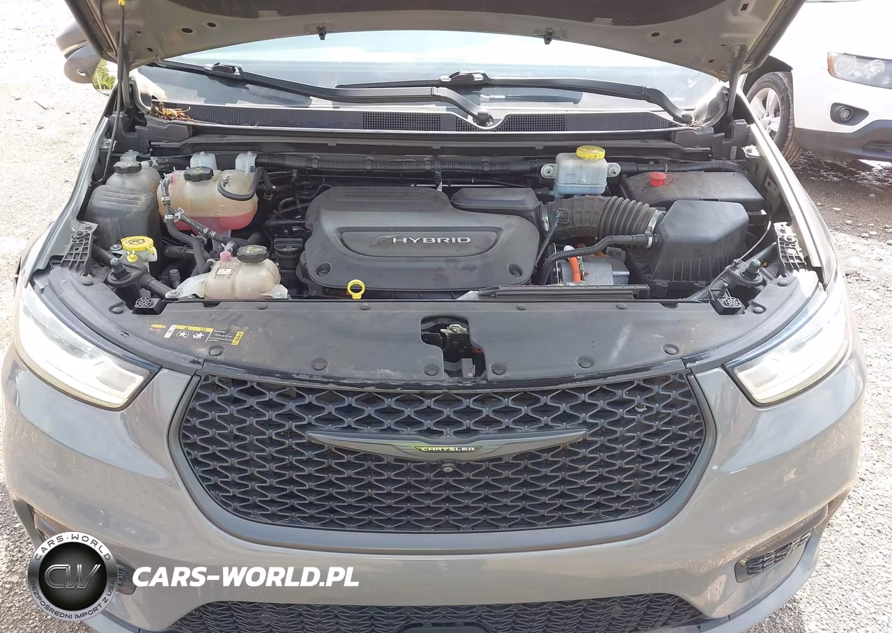 2022 Chrysler Pacifica Hybrid Touring L VIN:2C4RC1L78NR127296 - 10