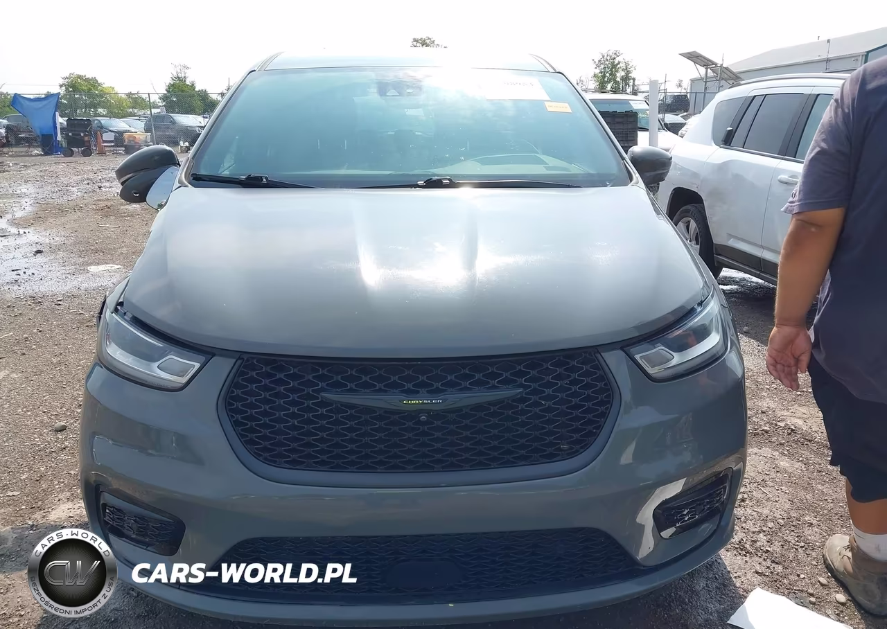 2022 Chrysler Pacifica Hybrid Touring L VIN:2C4RC1L78NR127296 - 12