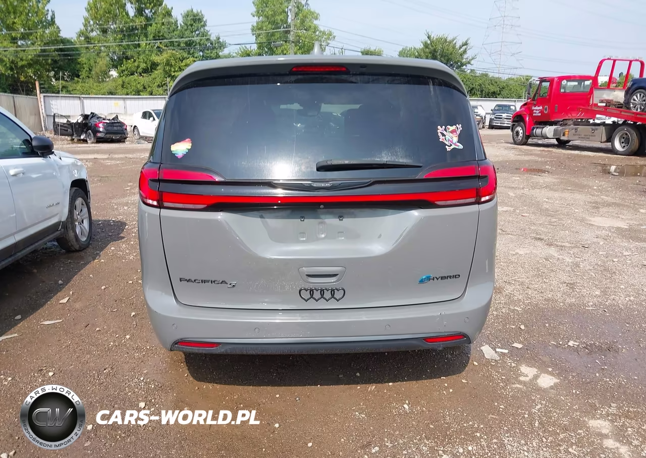 2022 Chrysler Pacifica Hybrid Touring L VIN:2C4RC1L78NR127296 - 16
