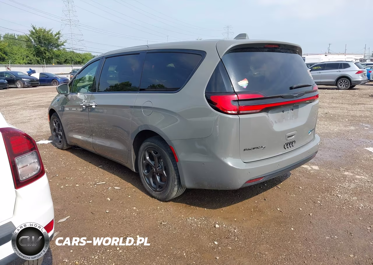 2022 Chrysler Pacifica Hybrid Touring L VIN:2C4RC1L78NR127296 - 3