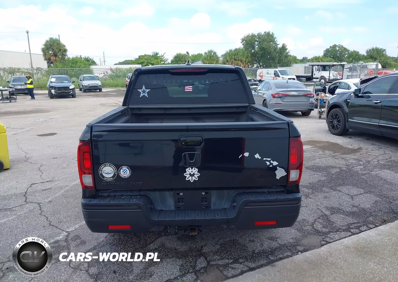 2018 Honda Ridgeline Sport VIN:5FPYK2F15JB002829 - 17