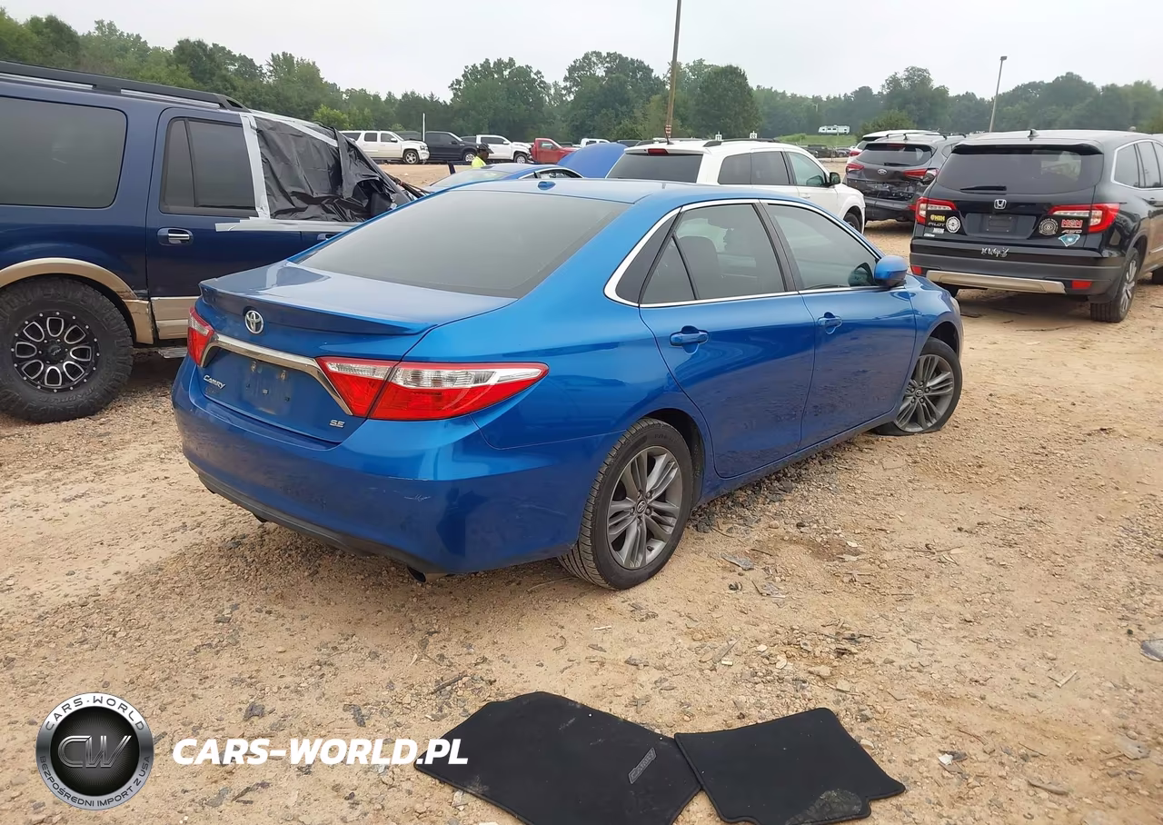 2017 Toyota Camry Se VIN:4T1BF1FK1HU699533 - 4