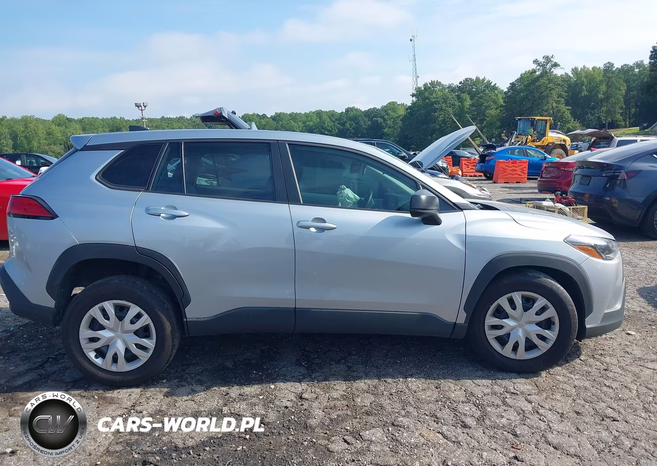 2024 Toyota Corolla Cross L VIN:7MUAAAAG4RV098808 - 14
