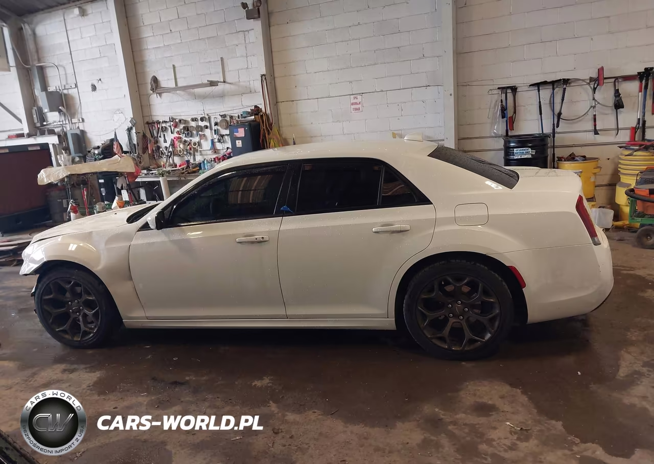 2018 Chrysler 300 300S VIN:2C3CCABG3JH262181 - 14