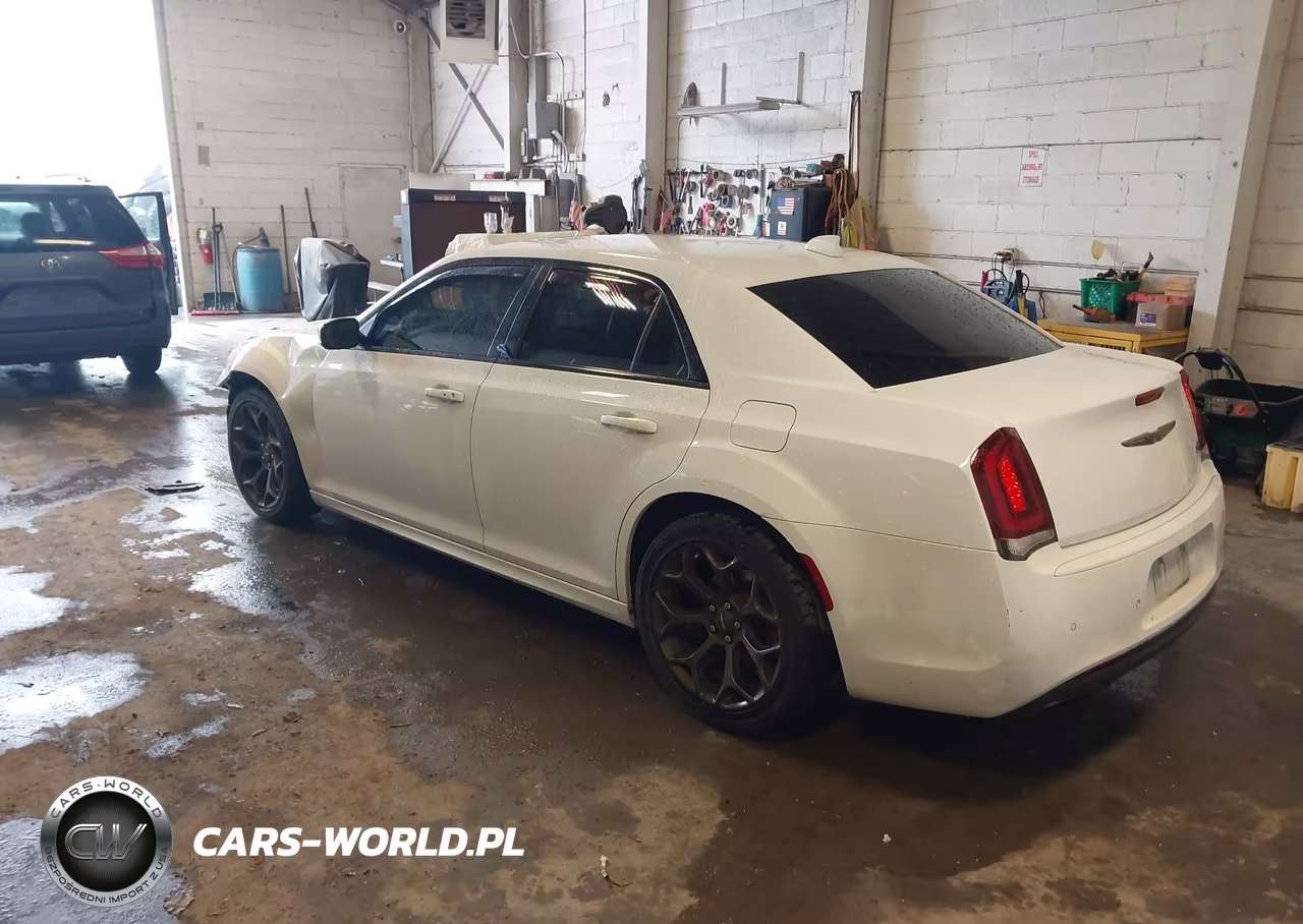 2018 Chrysler 300 300S VIN:2C3CCABG3JH262181 - 3