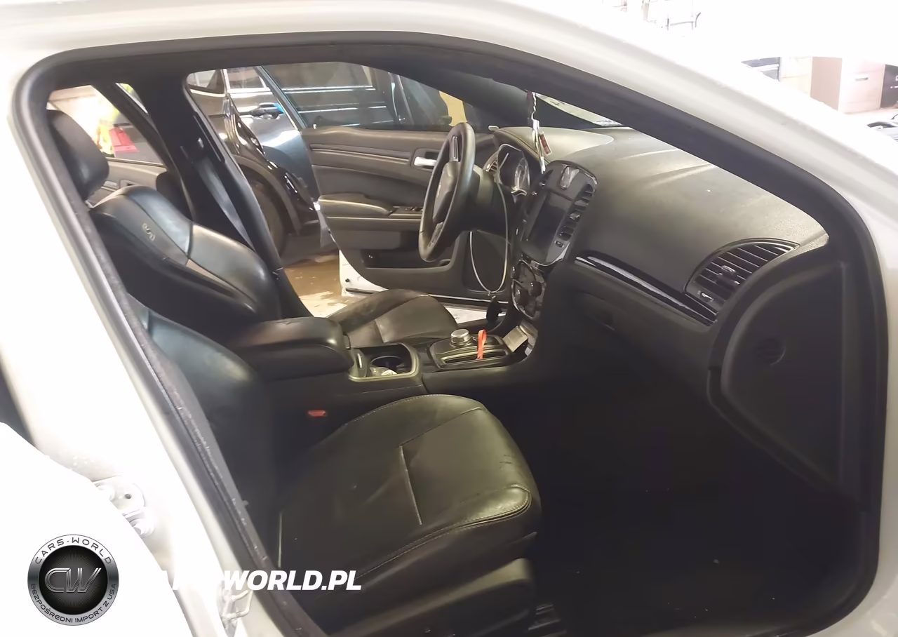 2018 Chrysler 300 300S VIN:2C3CCABG3JH262181 - 5