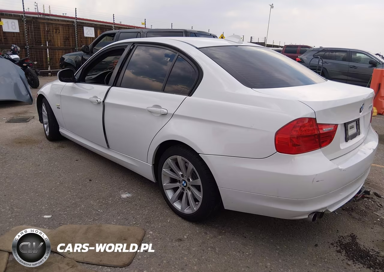 2011 BMW 328I xDrive VIN:WBAPK7C59BA820984 - 3