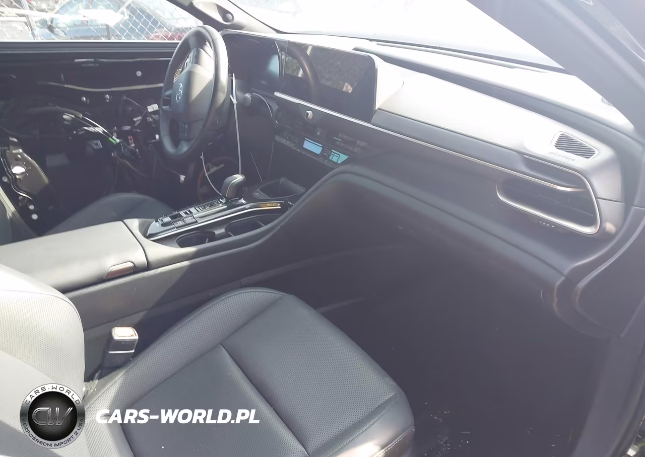 2025 Toyota Crown Signia Limited VIN:JTDACAAJ3S3020754 - 5