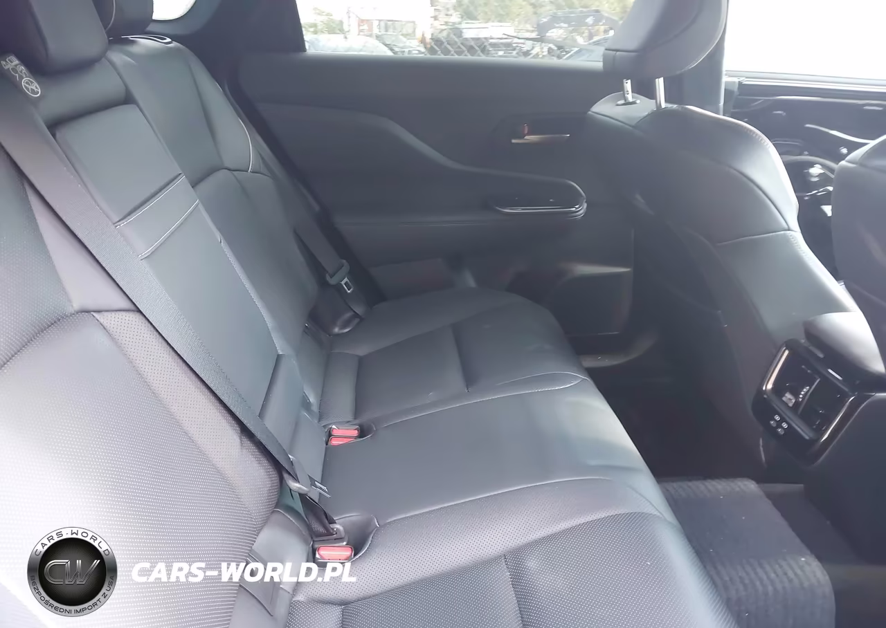 2025 Toyota Crown Signia Limited VIN:JTDACAAJ3S3020754 - 8
