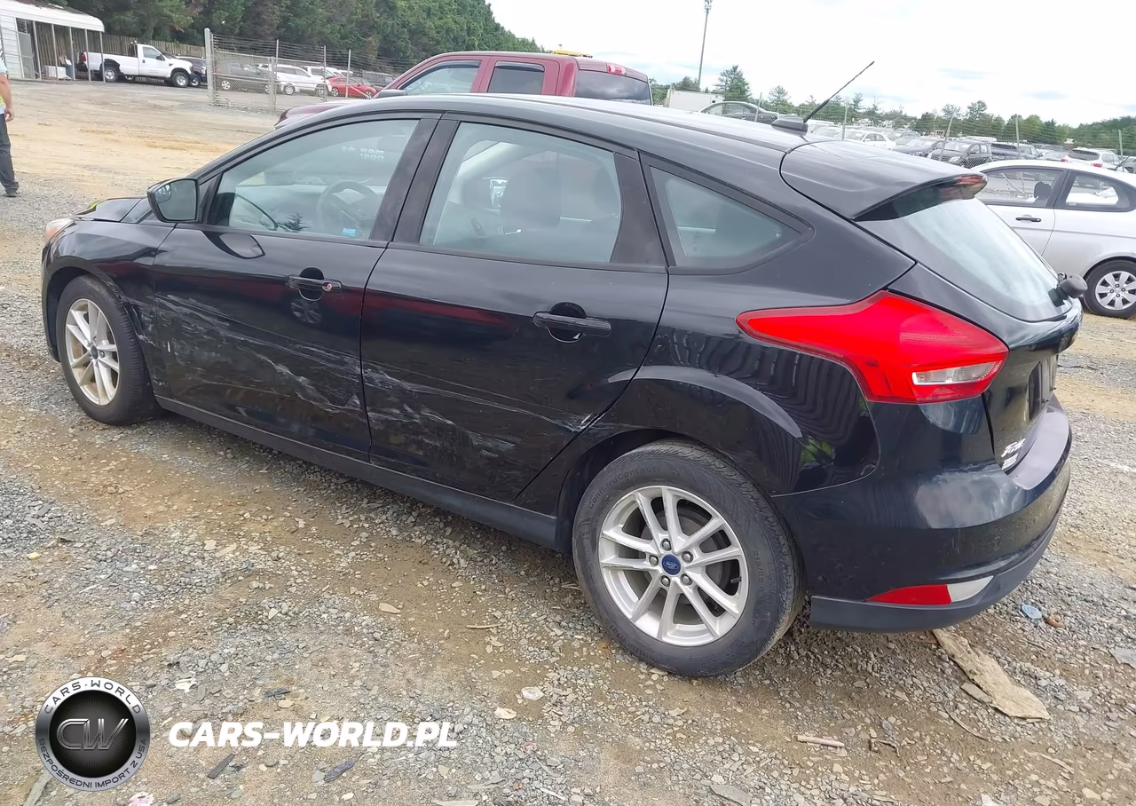 2018 Ford Focus Se VIN:1FADP3K25JL227574 - 3