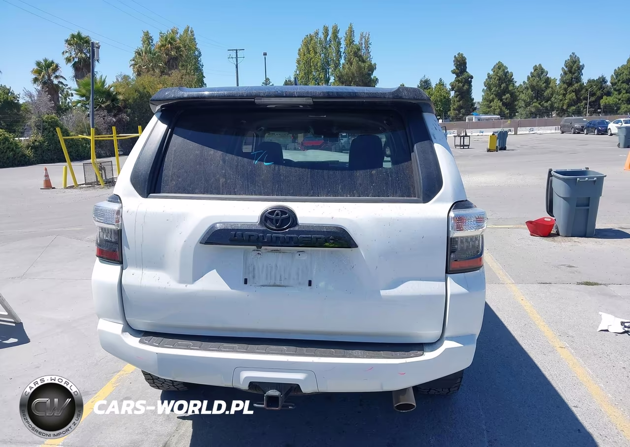 2021 Toyota 4Runner Venture Special Edition VIN:JTEHU5JR5M5892669 - 17