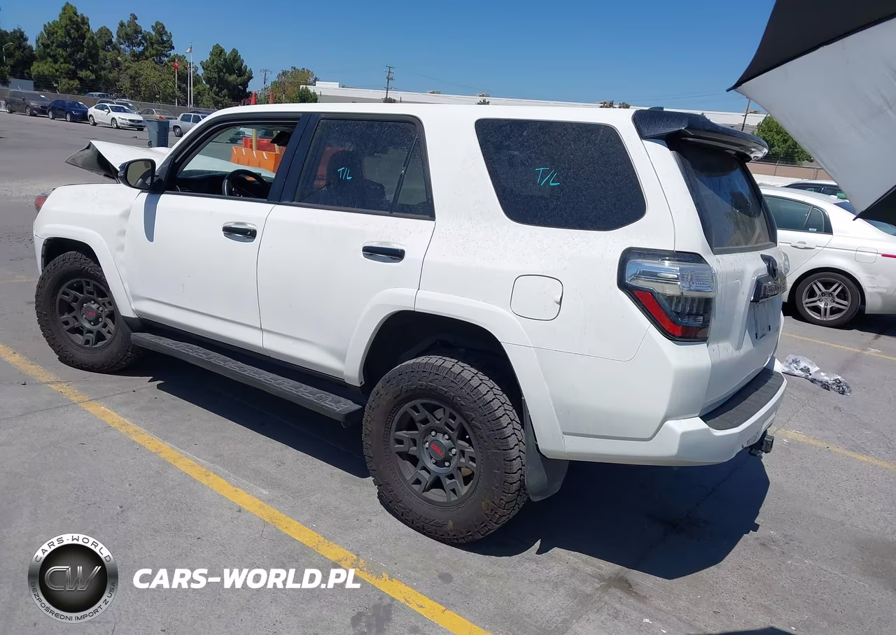 2021 Toyota 4Runner Venture Special Edition VIN:JTEHU5JR5M5892669 - 3