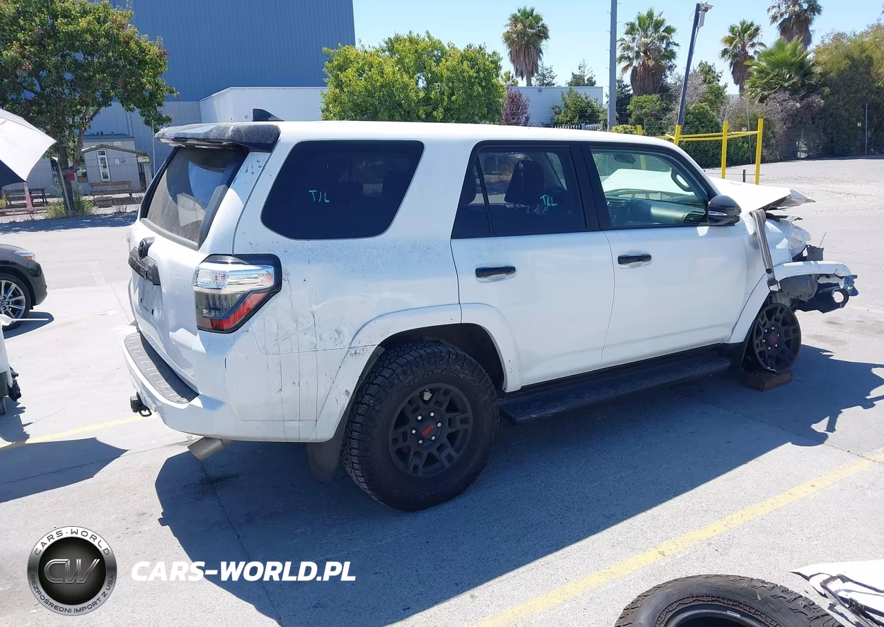 2021 Toyota 4Runner Venture Special Edition VIN:JTEHU5JR5M5892669 - 4