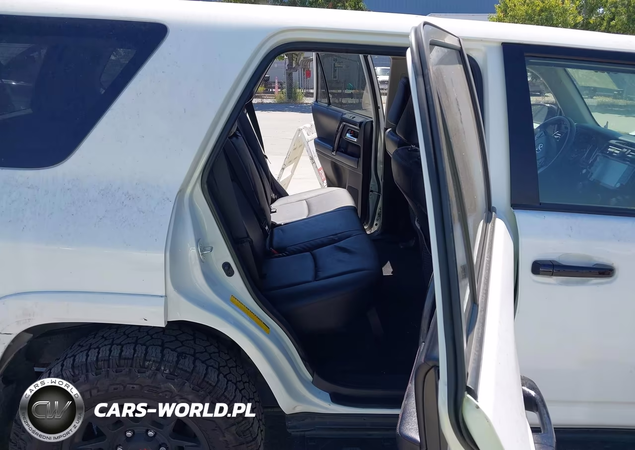 2021 Toyota 4Runner Venture Special Edition VIN:JTEHU5JR5M5892669 - 8