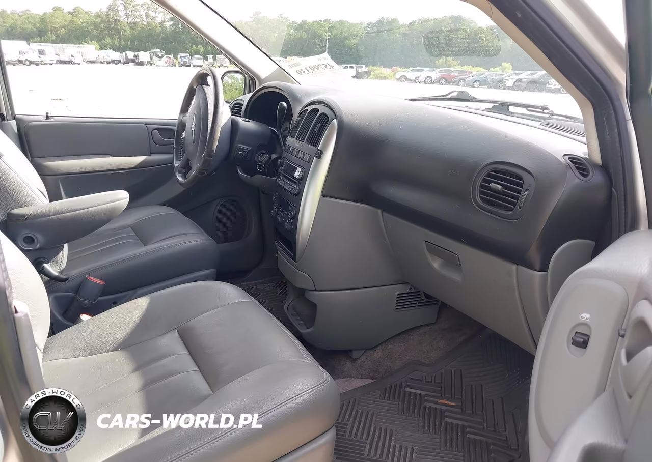 2007 Chrysler Town & Country Touring VIN:2A4GP54L17R314942 - 5
