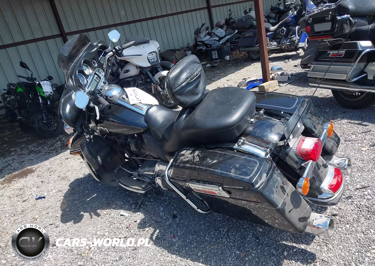 2010 Harley-Davidson Flhtcu VIN:1HD1FC416AB620203 - 3