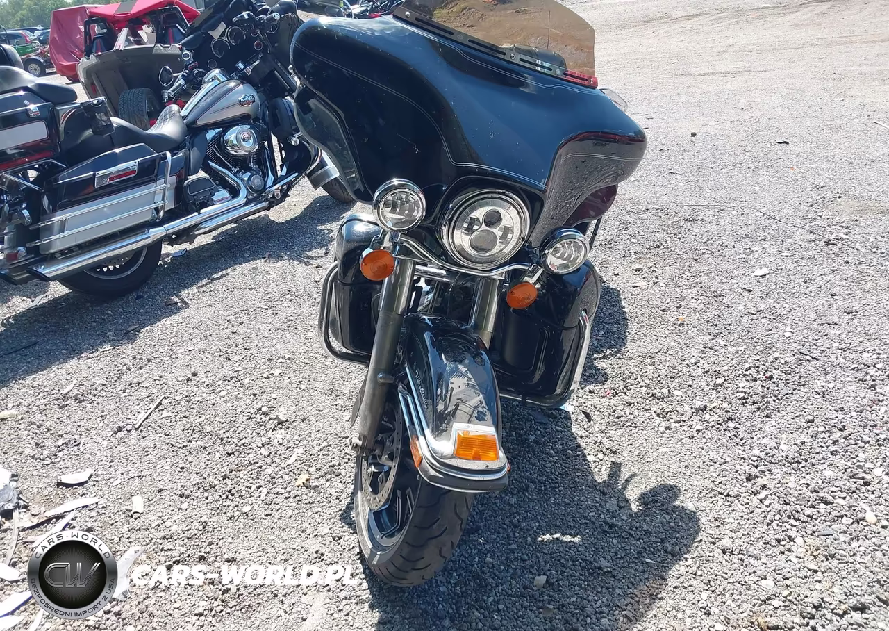 2010 Harley-Davidson Flhtcu VIN:1HD1FC416AB620203 - 5