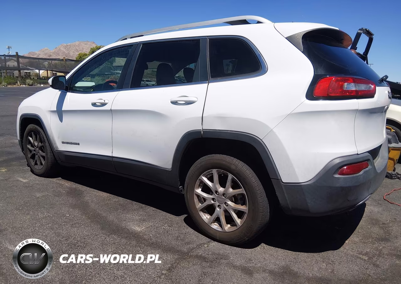 2015 Jeep Cherokee Latitude VIN:1C4PJLCB7FW627889 - 3
