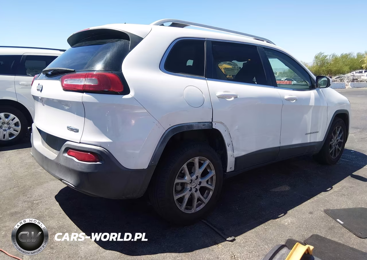 2015 Jeep Cherokee Latitude VIN:1C4PJLCB7FW627889 - 4