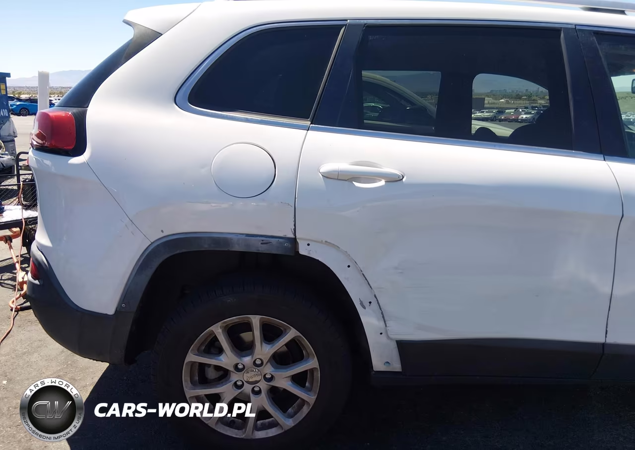 2015 Jeep Cherokee Latitude VIN:1C4PJLCB7FW627889 - 6