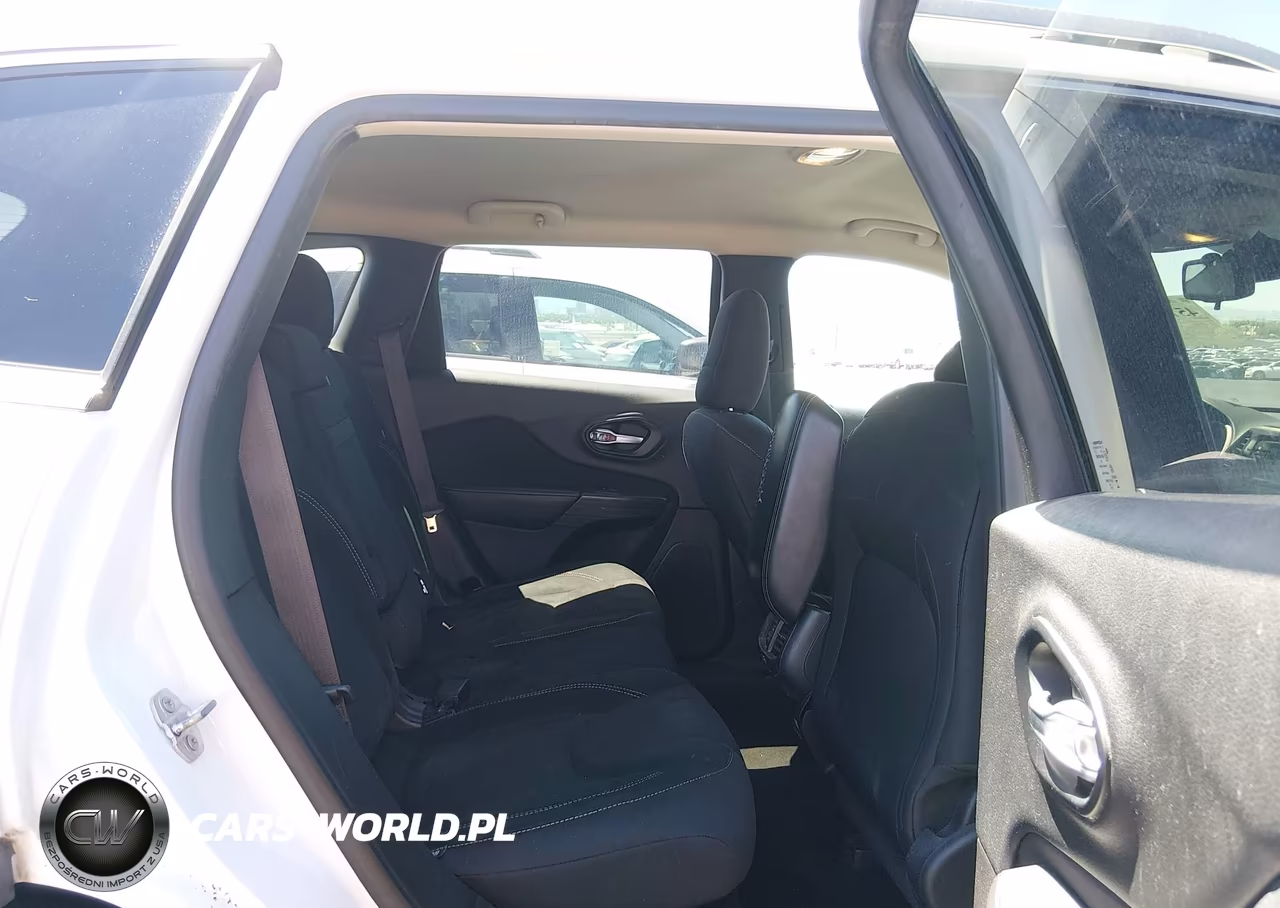 2015 Jeep Cherokee Latitude VIN:1C4PJLCB7FW627889 - 8