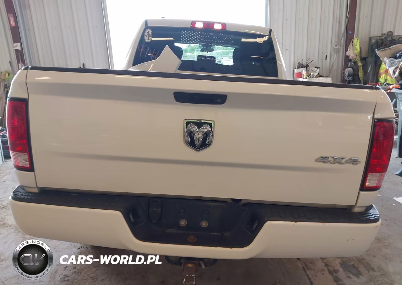 2018 Ram 1500 Express 4X4 6'4 Box VIN:1C6RR7FG7JS320536 - 16