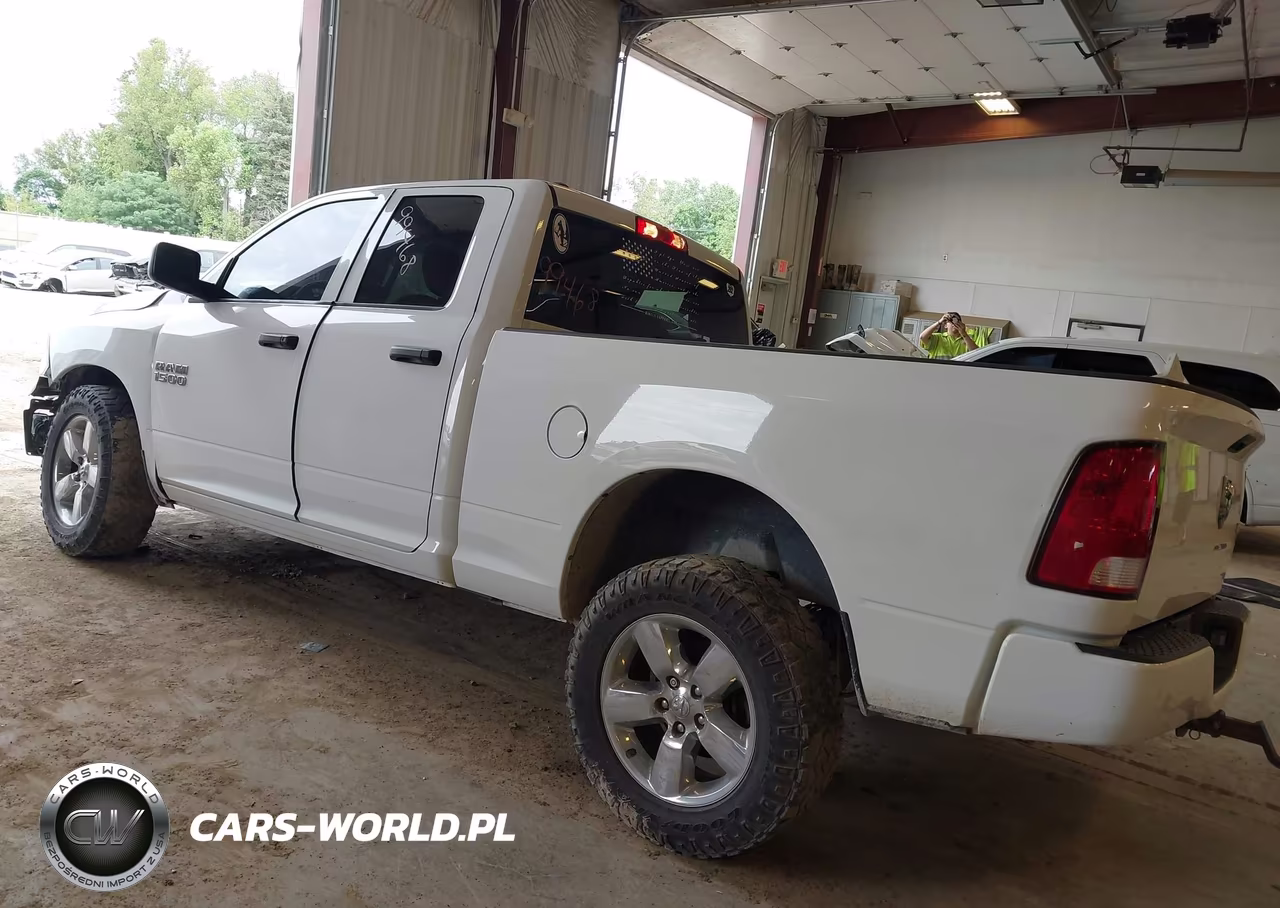 2018 Ram 1500 Express 4X4 6'4 Box VIN:1C6RR7FG7JS320536 - 3