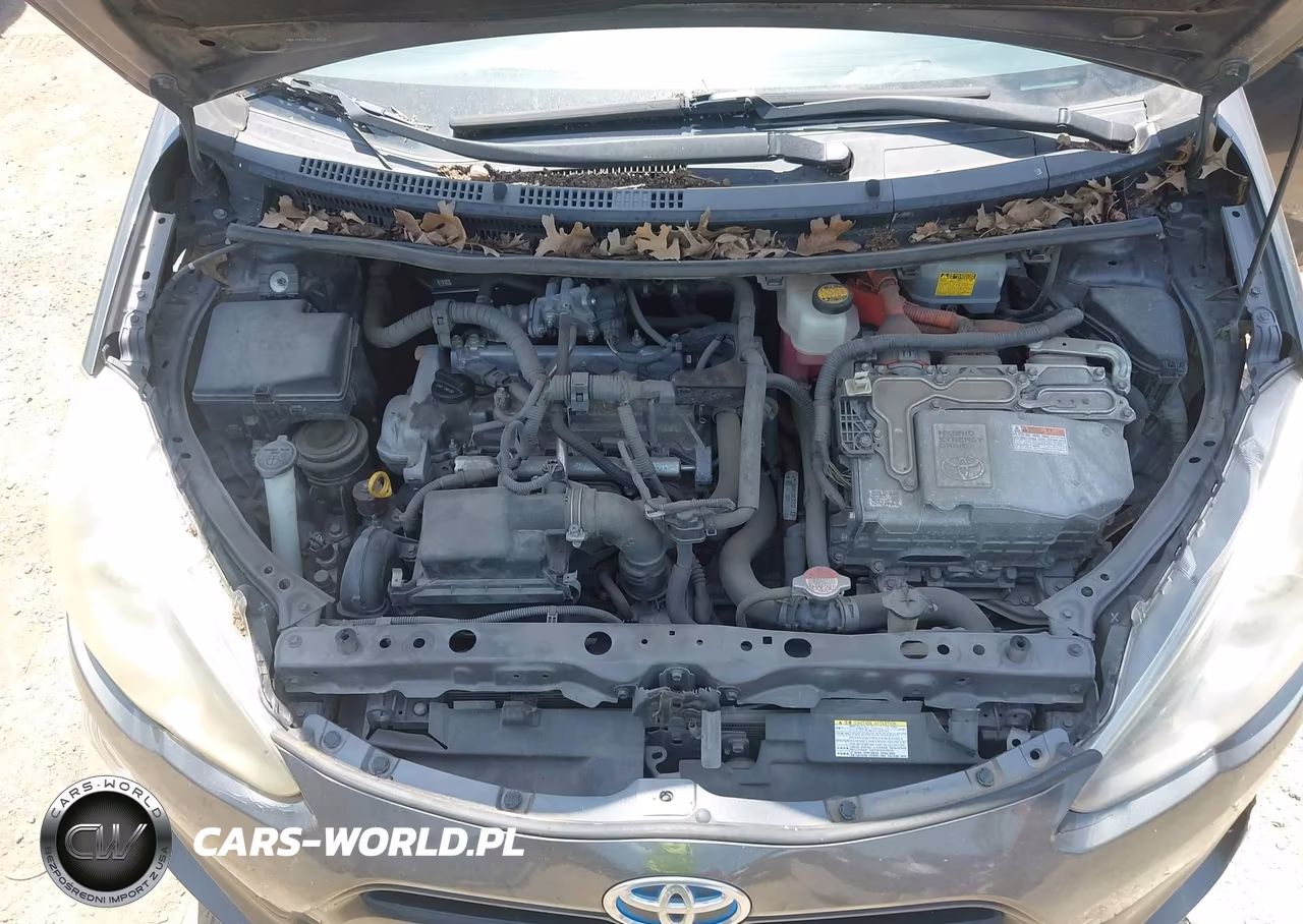 2015 Toyota Prius C Three VIN:JTDKDTB39F1107136 - 10