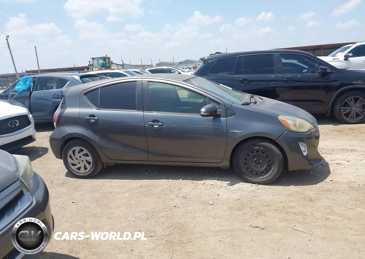 2015 Toyota Prius C Three VIN:JTDKDTB39F1107136 - 14