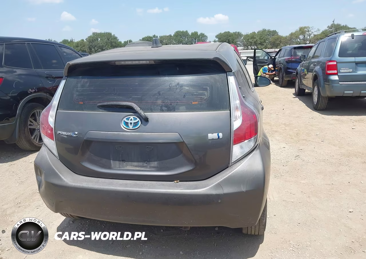 2015 Toyota Prius C Three VIN:JTDKDTB39F1107136 - 17