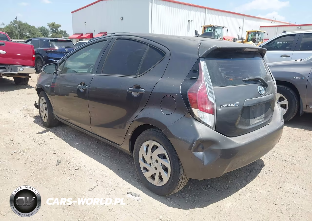 2015 Toyota Prius C Three VIN:JTDKDTB39F1107136 - 3