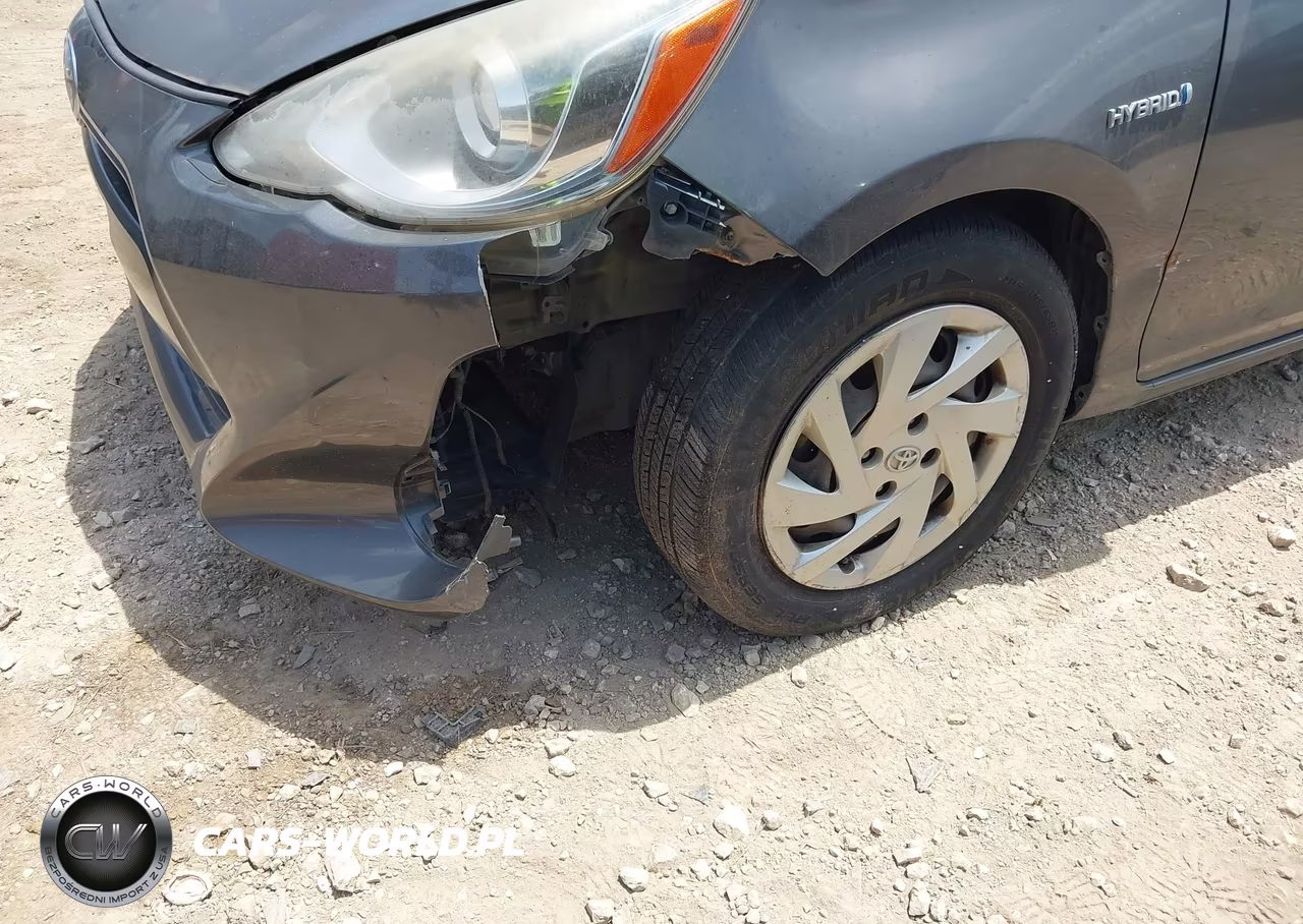 2015 Toyota Prius C Three VIN:JTDKDTB39F1107136 - 6