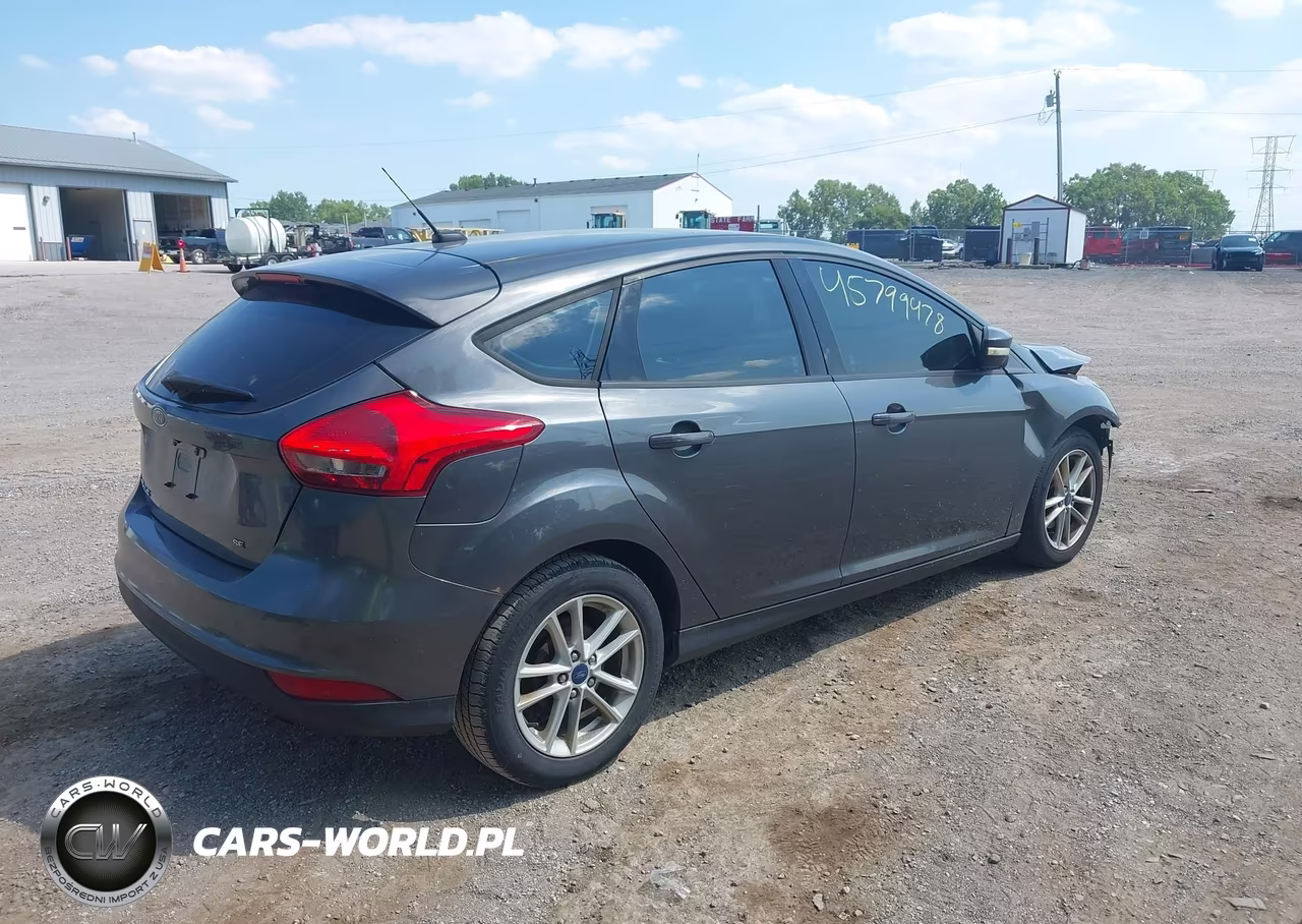 2017 Ford Focus Se VIN:1FADP3K25HL313204 - 4